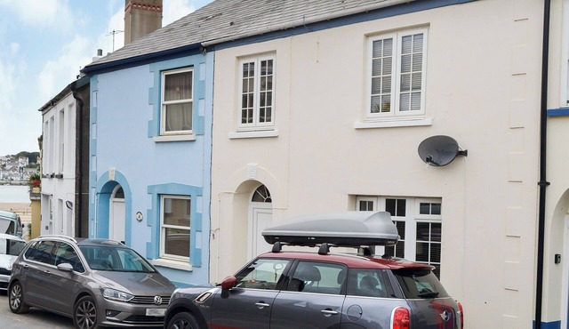 2 bedroom accommodation in Instow, near Bideford