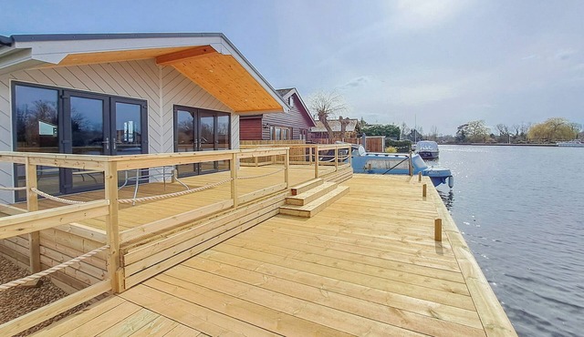 2 bedroom accommodation in Brundall