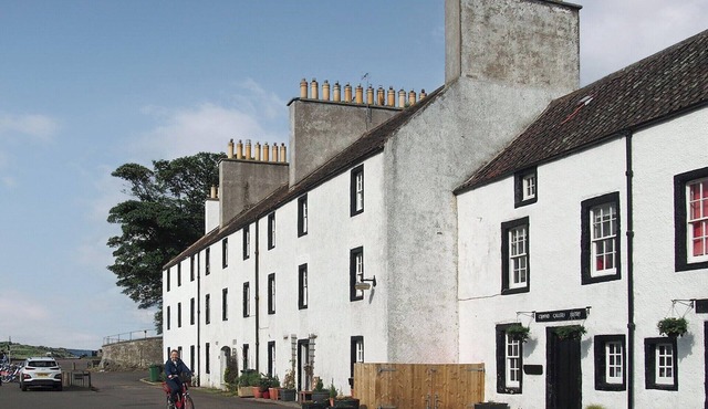 2 bedroom accommodation in Cramond Village, Edinburgh