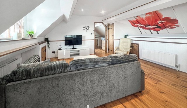 2 bedroom accommodation in Godstone, Surrey