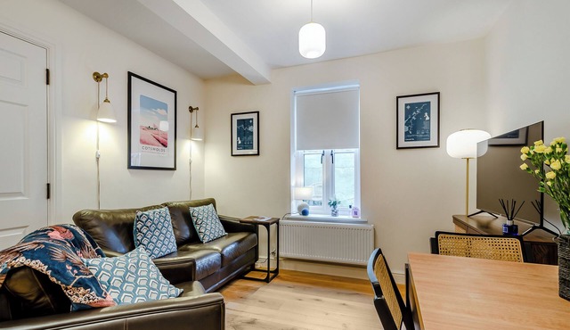 2 bedroom accommodation in Lechlade, The Cotswolds