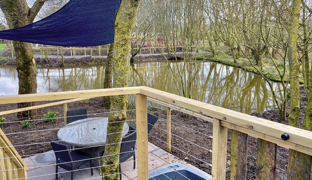 2 bedroom accommodation in Westbury