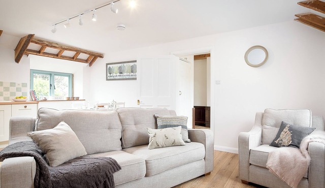2 bedroom accommodation in Old Sodbury, near Bristol