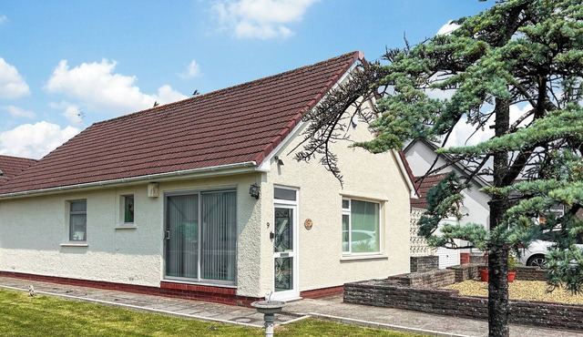 2 bedroom accommodation in Cardiff