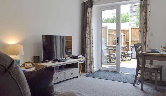 2 bedroom accommodation in Glossop