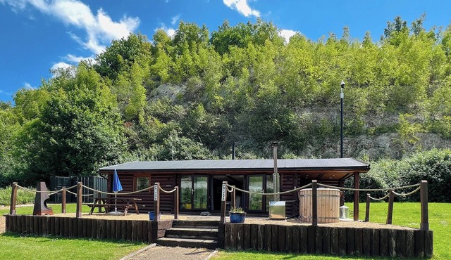 2 bedroom accommodation in Halling