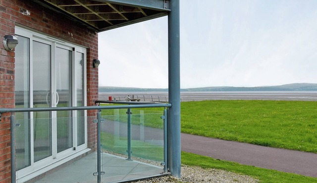 2 bedroom accommodation in Llanelli