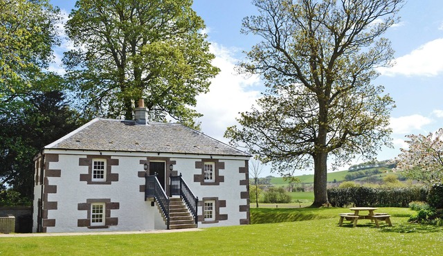 2 bedroom accommodation in Montrose