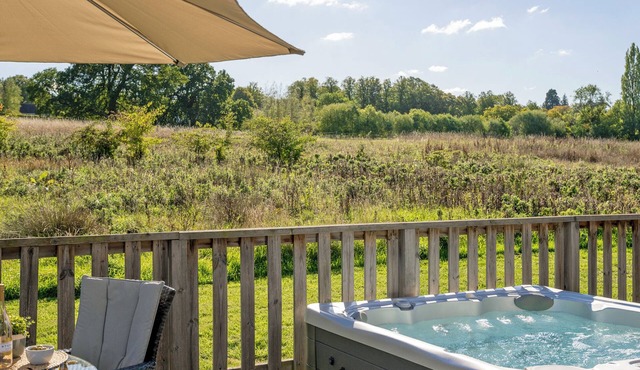 2 bedroom accommodation in Newbury