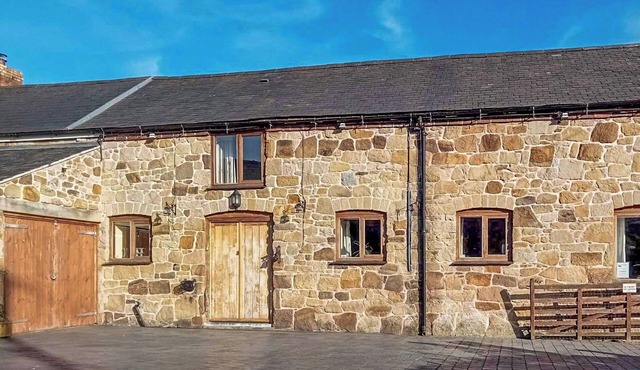 2 bedroom accommodation in Maesbury Marsh, near Oswestry