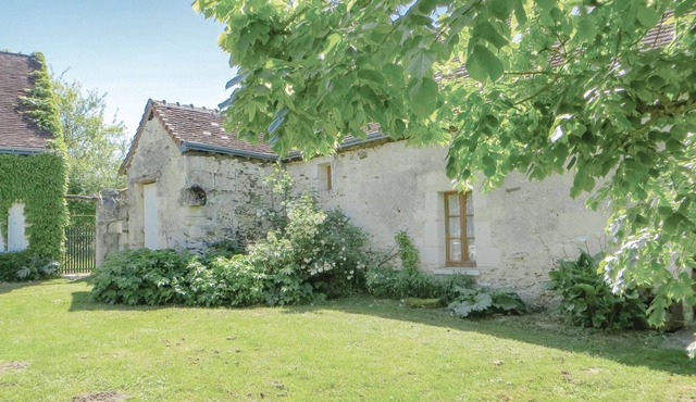 2 bedroom accommodation in Loches