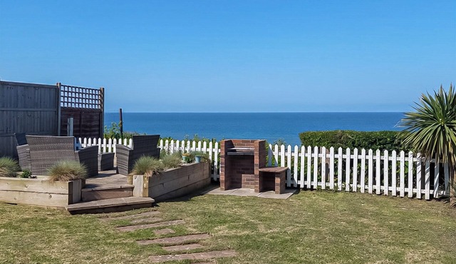 2 bedroom accommodation in East Runton, near Cromer