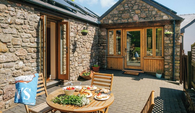 2 bedroom accommodation in Gower