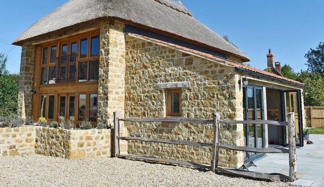 2 bedroom accommodation in Ilford, near Ilminster