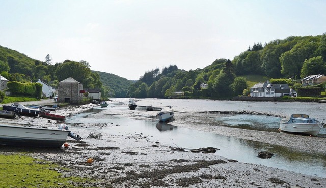 2 bedroom accommodation in Lerryn