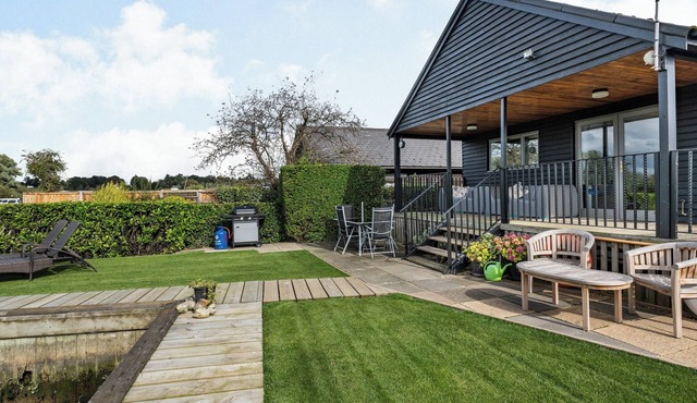 2 bedroom accommodation in Brundall, near Norwich