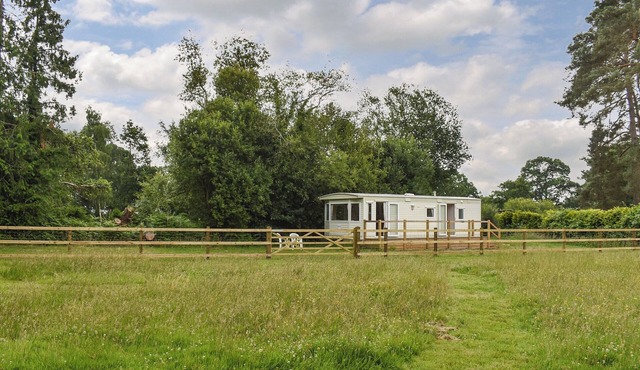 2 bedroom accommodation in Romsey