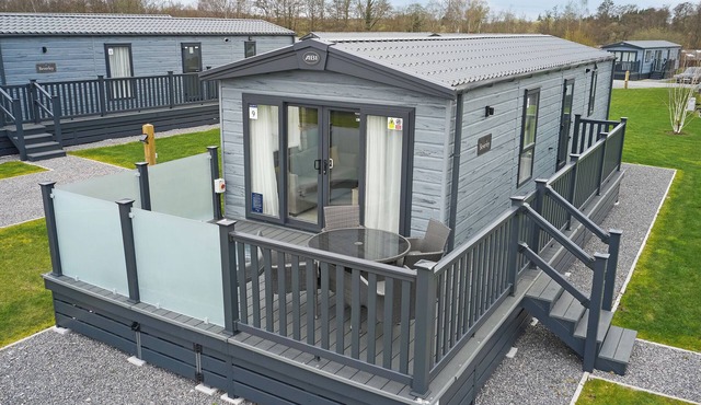 2 bedroom accommodation in Landford, Nr Salisbury