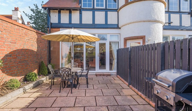 2 bedroom accommodation in Troon