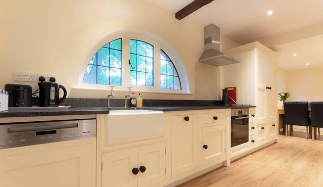 2 bedroom accommodation in Ockham, near Guildford