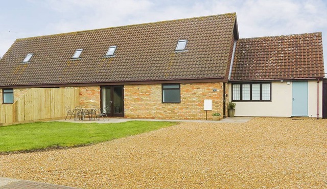 2 bedroom accommodation in Wyton