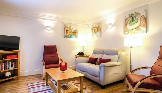 2 bedroom accommodation in Bath