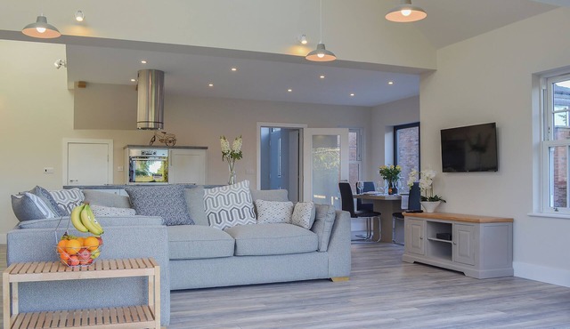 2 bedroom accommodation in Upper Poppleton, near York