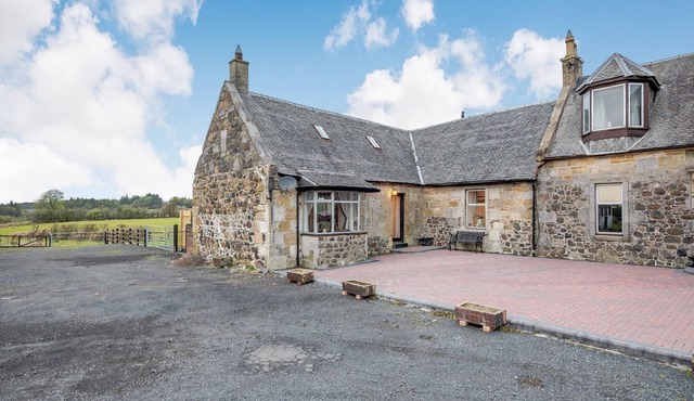 2 bedroom accommodation in Ayr