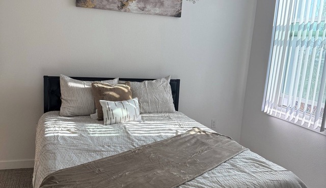 2-bedroom apartment in peaceful San Leandro with AC, WiFi