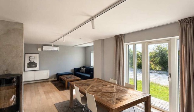 2-Bedroom Apartment w/Free Parking