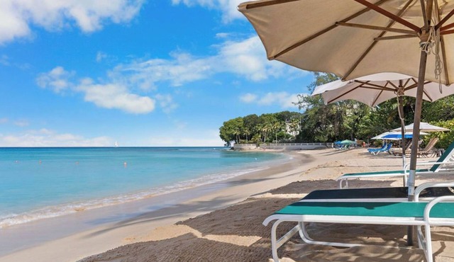 2 Bedroom Beachfront Condo, small pool, gorgeous sea view