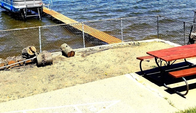 2 bedroom cabin #9 steps to Houghton Lake
