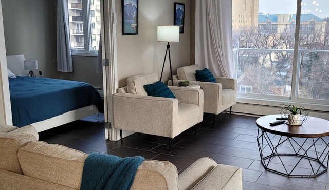 2 Bedroom Condo, Close to River, Hospitals, University, Shopping- Free Parking