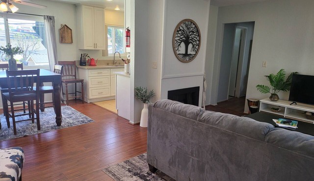 2-bedroom Condo with WiFi less than 10 min from Beach, CSLB, Convention Center