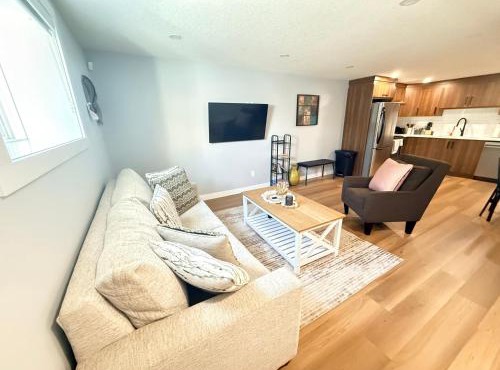 2 bedroom Cozy Secondary-Basement suite