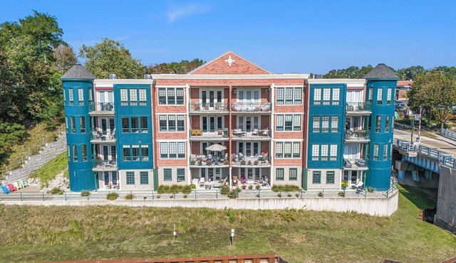 2 Bedroom Downtown Waterfront Condo