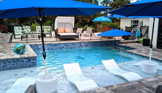 2 Bedroom Family Guest House w Heated Saltwater Pool
