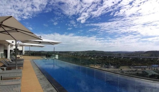 2-bedroom hotel Apartment in nice Pretoria East Menlyn with rooftop restaurant