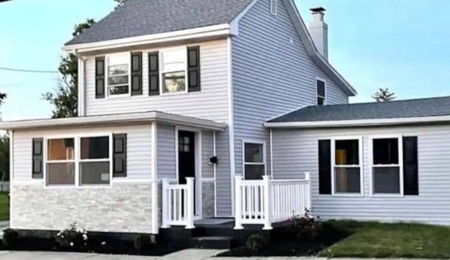 2 bedroom house in charming Fieldsboro with WiFi, AC, fitness room