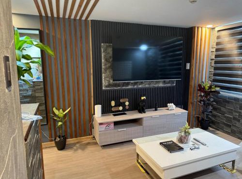 2 bedroom loft type with 2 baths Near Rockwell