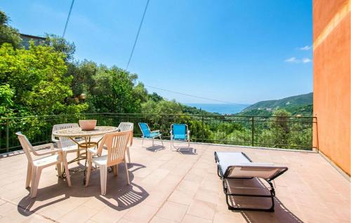 2 Bedroom Pet Friendly Apartment In Moneglia