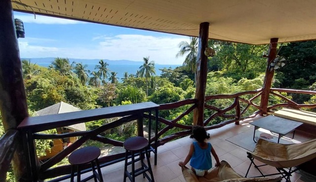 2 Bedroom Private Home Perfect for Families - Kitchen -Seaviews -fast Wifi