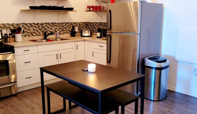 2 bedroom suite with laundry & kitchen. Private entrance & parking.