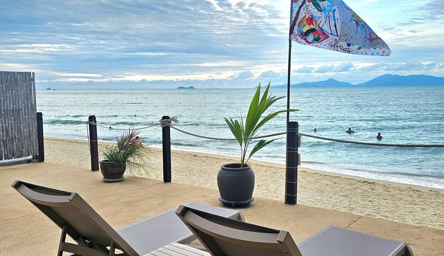2-bedroom beachfront house with fast WIFI