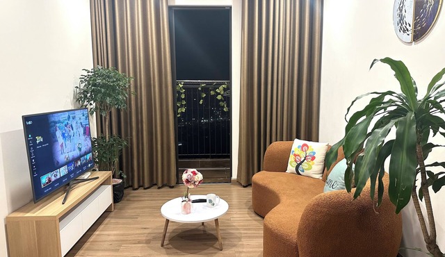 2 bedrooms apartment 60m2 in Ecopark, nice view, high speed wifi, full amenities