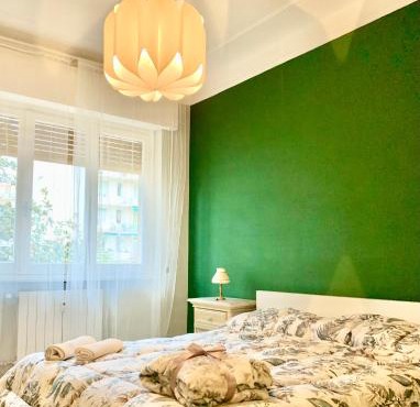 2 Bedrooms Balcony & Paid Private Parking