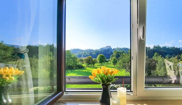 2 Bedrooms Modern Cozy Apartment with large balcony and Bled Castle view
