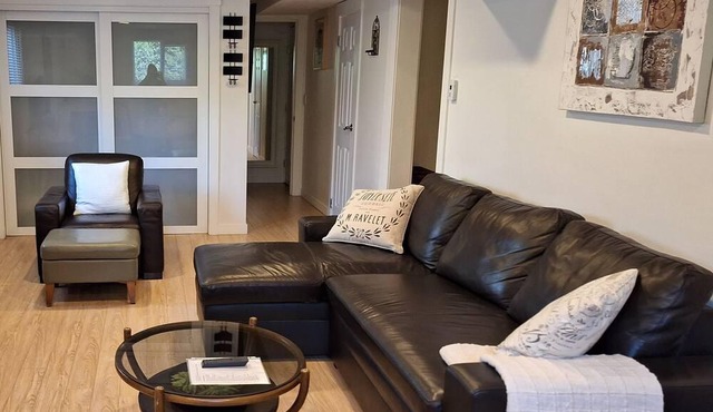 2 Bedrooms with access to garden in Coquitlam, about 40 min to Vancouver