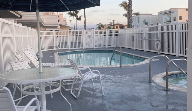 2 blocks 2 Beach Beautiful Condo with Pool