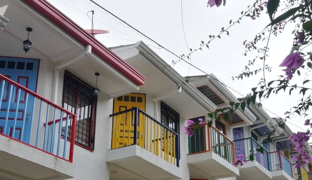 2 blocks from the main park! Ideal house for families.